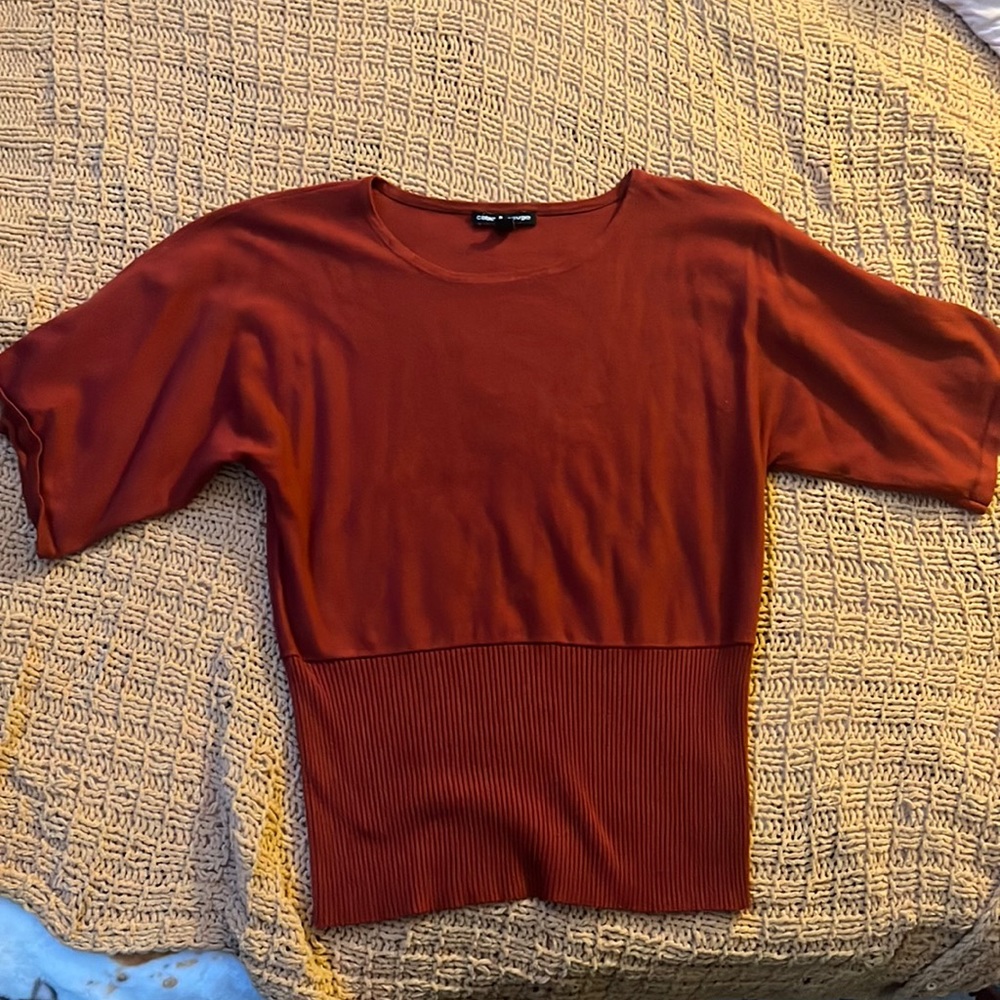 Woman’s Medium Cable&Gauge top